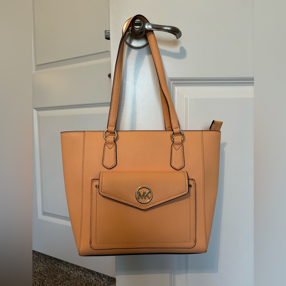 Michael Kors small tote, excellent condition.